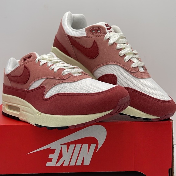 Nike WMNS Air Max 1 Sail/Red Stardust/Coconut
Milk/Cedar
Shoes
Style DZ2628-103 - Picture 3 of 16